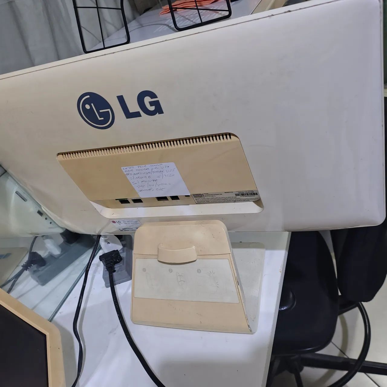 2 carcaças de ALL in one lG sem placas sem fonte  - Foto 3