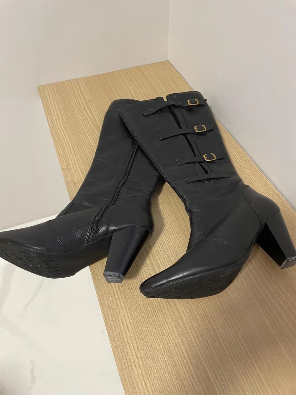 Bota cano alto de couro legítimo 
