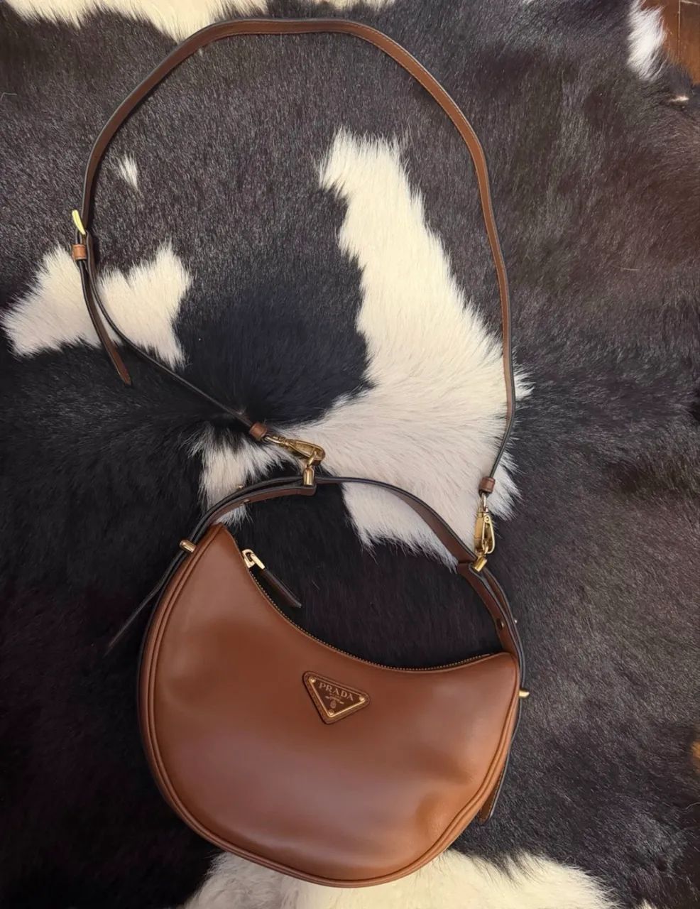 Bolsa Prada arqué couro conhaque  - Foto 4