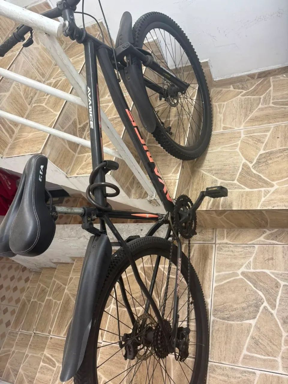 Bicicleta aro 29 usada, mais suporte de parede  - Foto 3