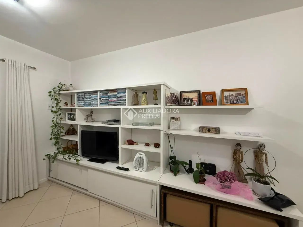 Apartamento com 3 Dormitórios, Suíte e 2 Vagas no Córrego Grande - Foto 4