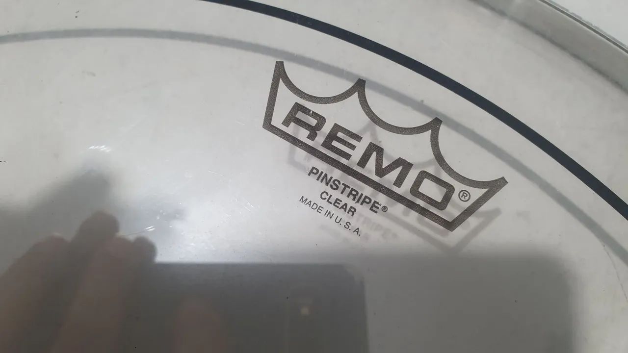 Pele Remo Pinstripe Clear 18 polegadas - Foto 2