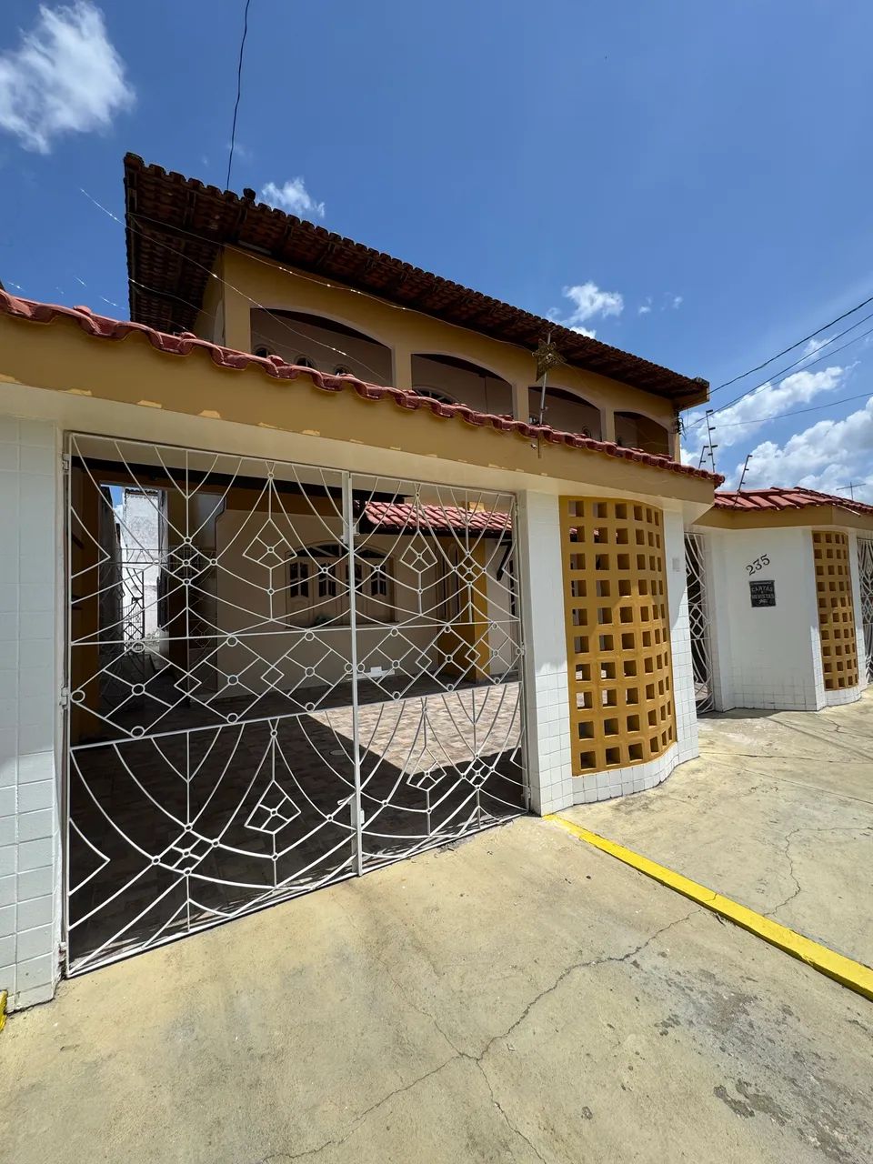 Alugo ampla casa na Marambaia 
