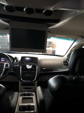 Chrysler Town & Country Limited 7 lugares Blindado - Foto 13