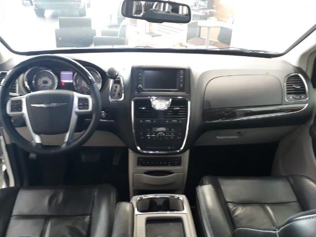 Chrysler Town & Country Limited 7 lugares Blindado - Foto 11