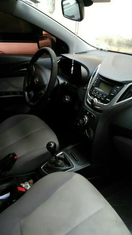 Vendo ou troco por ônix HB20S 2015 sedan na cor prata - Foto 3