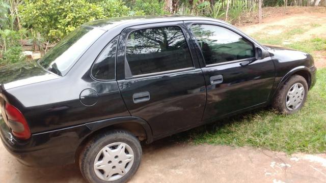 Corsa Sedã Classicista Básico, 4p 1.6 à gasolina - Foto 2