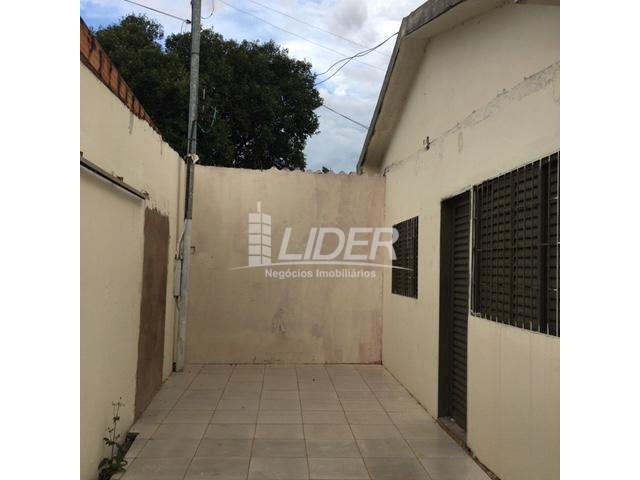 Casa para alugar com 3 dormitórios em São jorge, Uberlândia cod:804306 - Foto 2