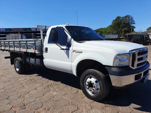 CAMINHÃO F4000 2.8 2014/2015 R$125.000,00