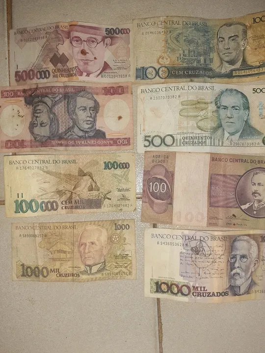 Vendo cedulas de dinheiro antigo.