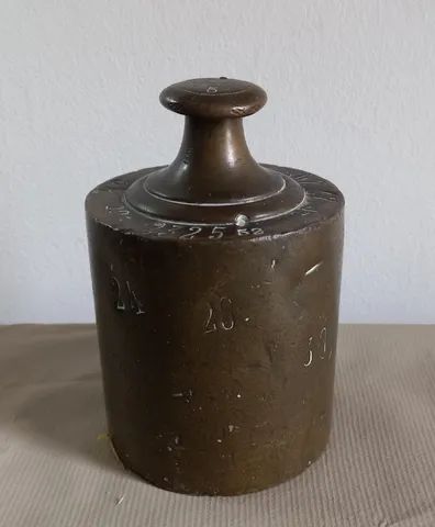 Antigo peso de bronze 12 x 8 cm - 5 kg - Foto 2