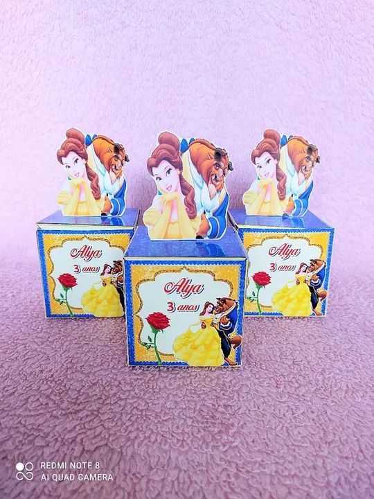 Caixinhas personalizadas A bela e a fera pra festa de aniversário 