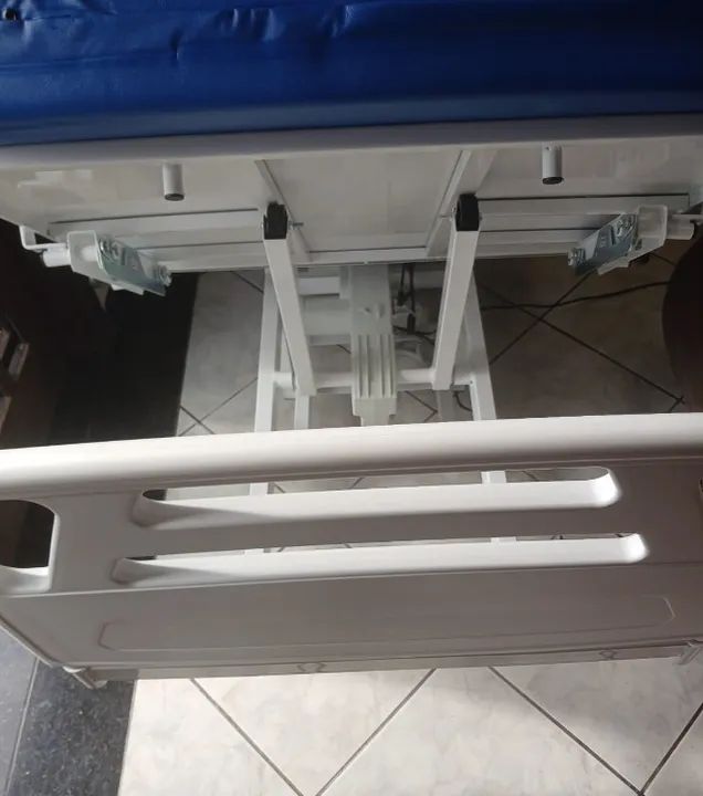 Cama Hospitalar Motorizada com Elevação do Leito, em perfeito estado! usada somente 4 dias - Foto 5