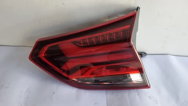 Lanterna tampa traseira Ld Chevrolet GM Tracker Premier 2020/2022 Com Led