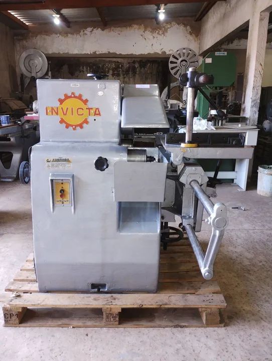 Respigadeira invicta 3 eixo 6900 reais  - Foto 4