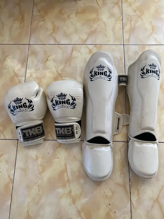 Kit de Treinamento Muay Thai Top King - Luvas, Caneleiras e Faixas