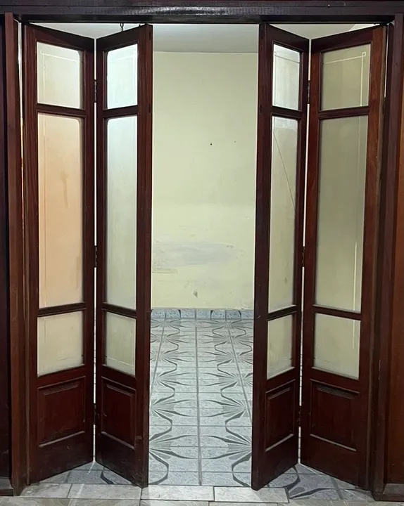 Portas para sala de estar/jantar madeira maciça.
