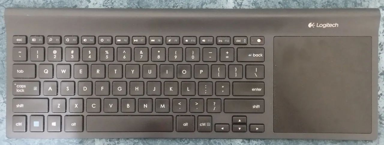 Teclado multifuncional sem fio Logitech TK820 com touchpad