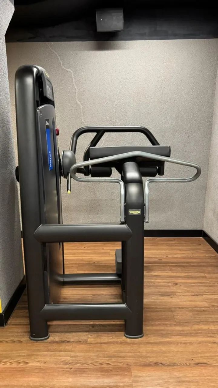 Glúteo Máquina - Technogym - Foto 4