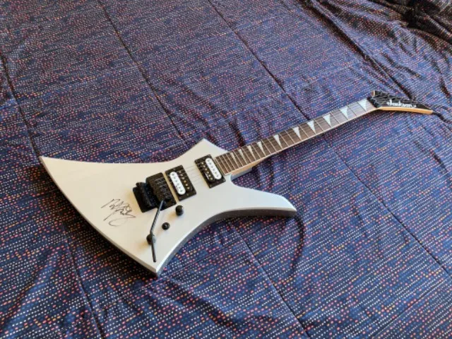 Guitarra Jackson Kelly autografada pelo Marty Friedman