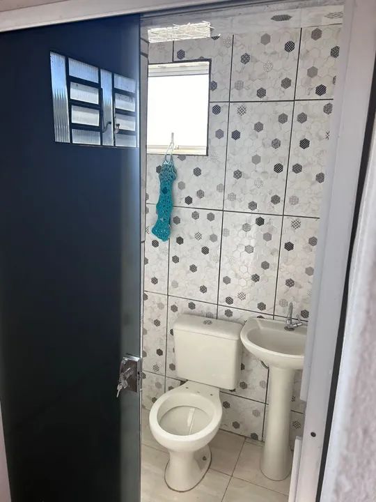 Vendo casa estilo germinada com loja para comércio e um amplo quintal nos fundo. - Foto 5