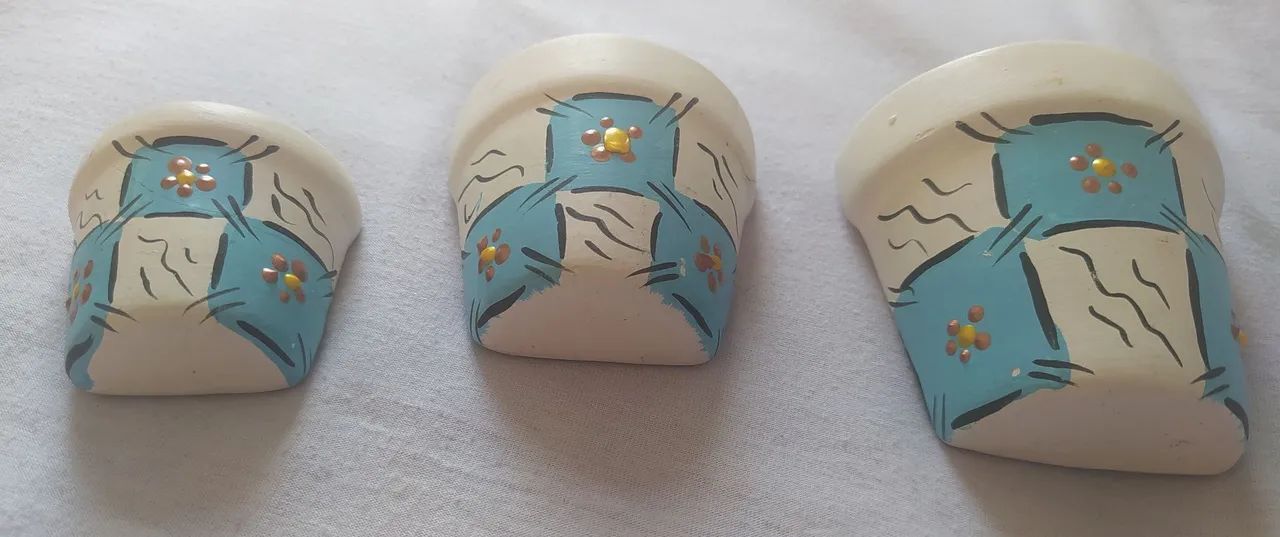 Kit 3 vasinhos artesanais em cerâmica - Bibelôs. - Foto 4