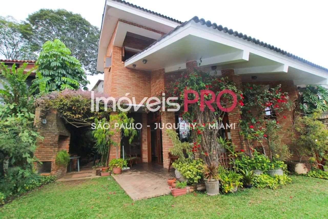 Linda casa no Morumbi, próximo ao Shopping Cidade Jardim.