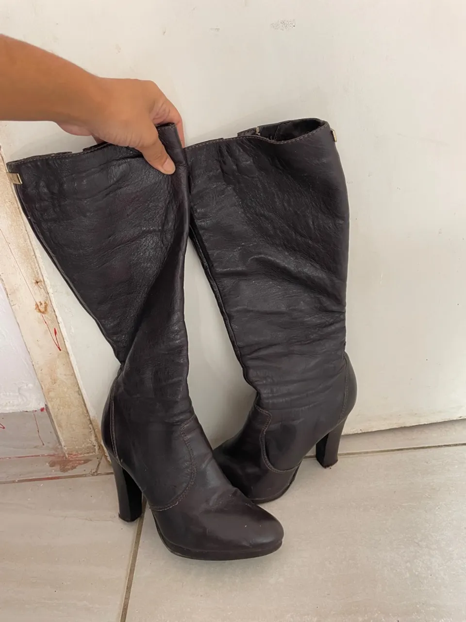 Botas de Couro Marrom - Elegância e Conforto