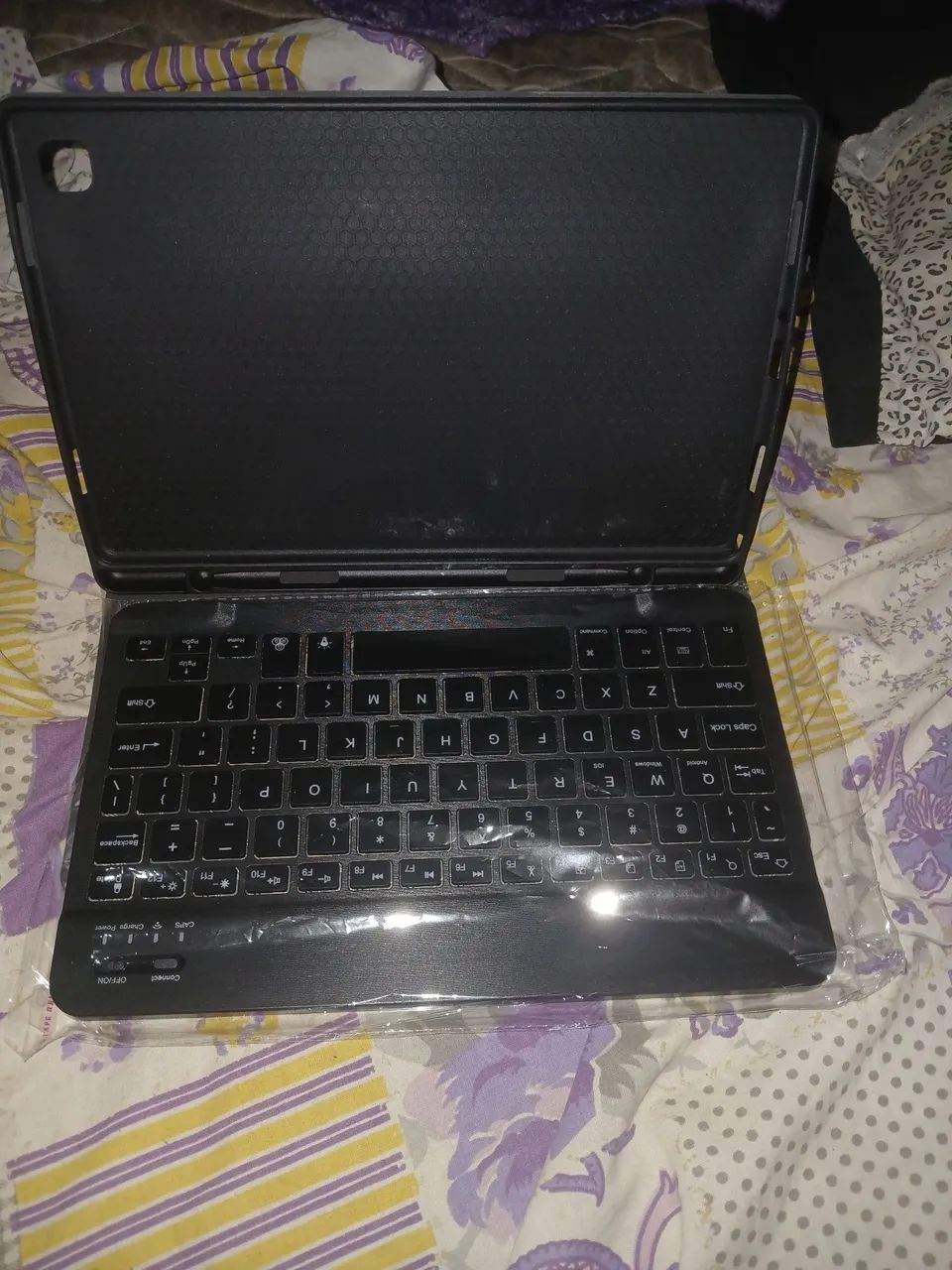 Keyboard and case for tablet64520766799875120