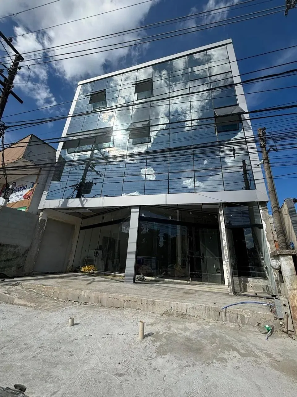 SALAS COMERCIAIS E LOJAS
