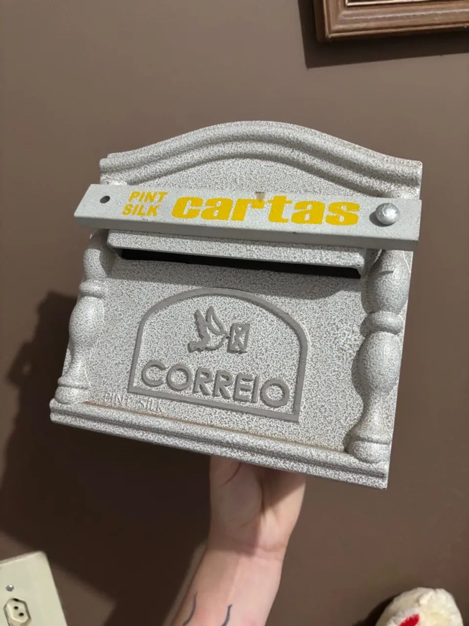 Caixa de Correio em Metal Cinza