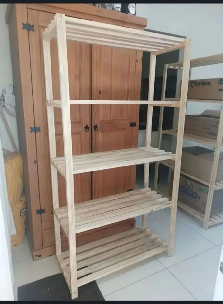Estante de madeira para organização