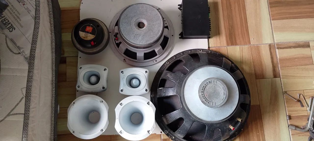 Vendo equipamentos de montagem de som automotivo