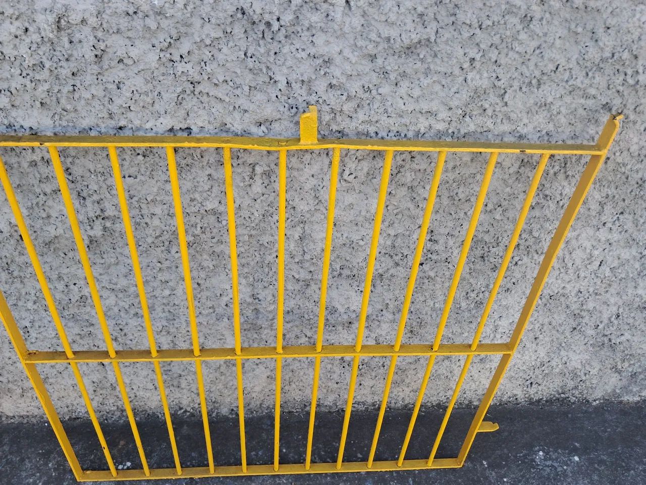 Grade de ferro maciço 64684590615683122