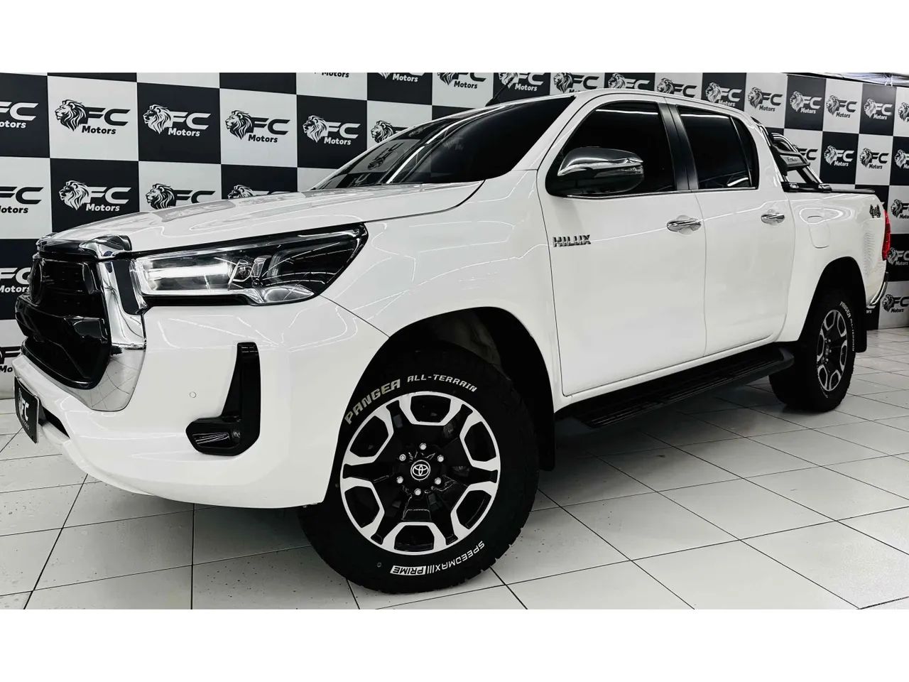 HILUX 2.8 D-4D AUTOMÁTICO 2024 - BAIXA KM