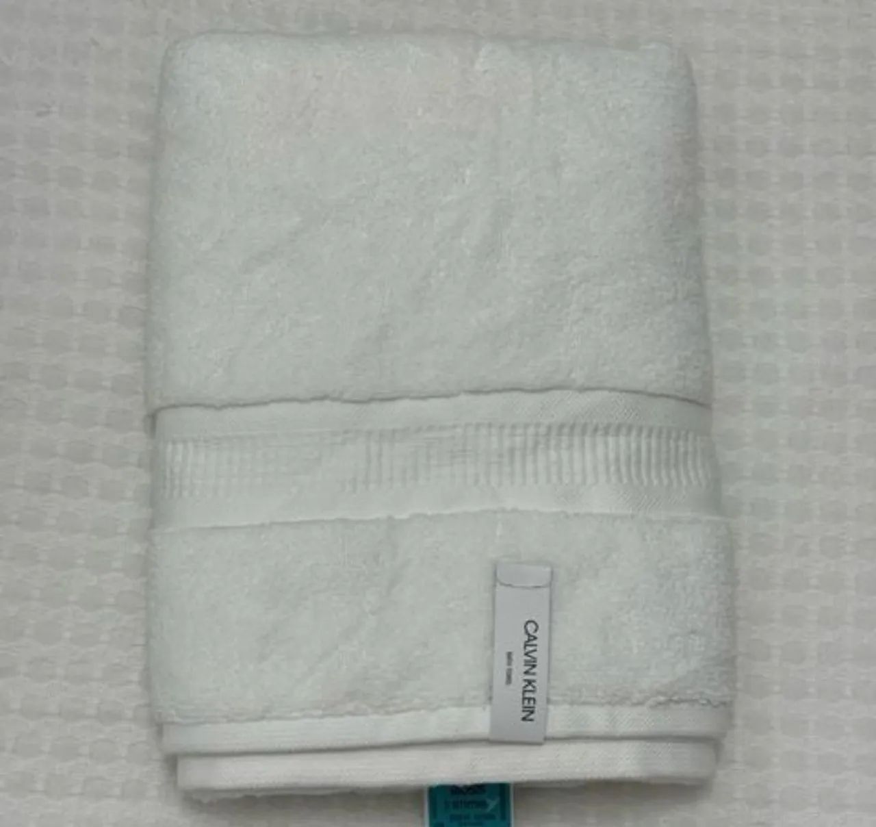 Duas toalhas de banho Marca Calvin Klein + Duas Maquiagens L'Oréal Paris true match nude 