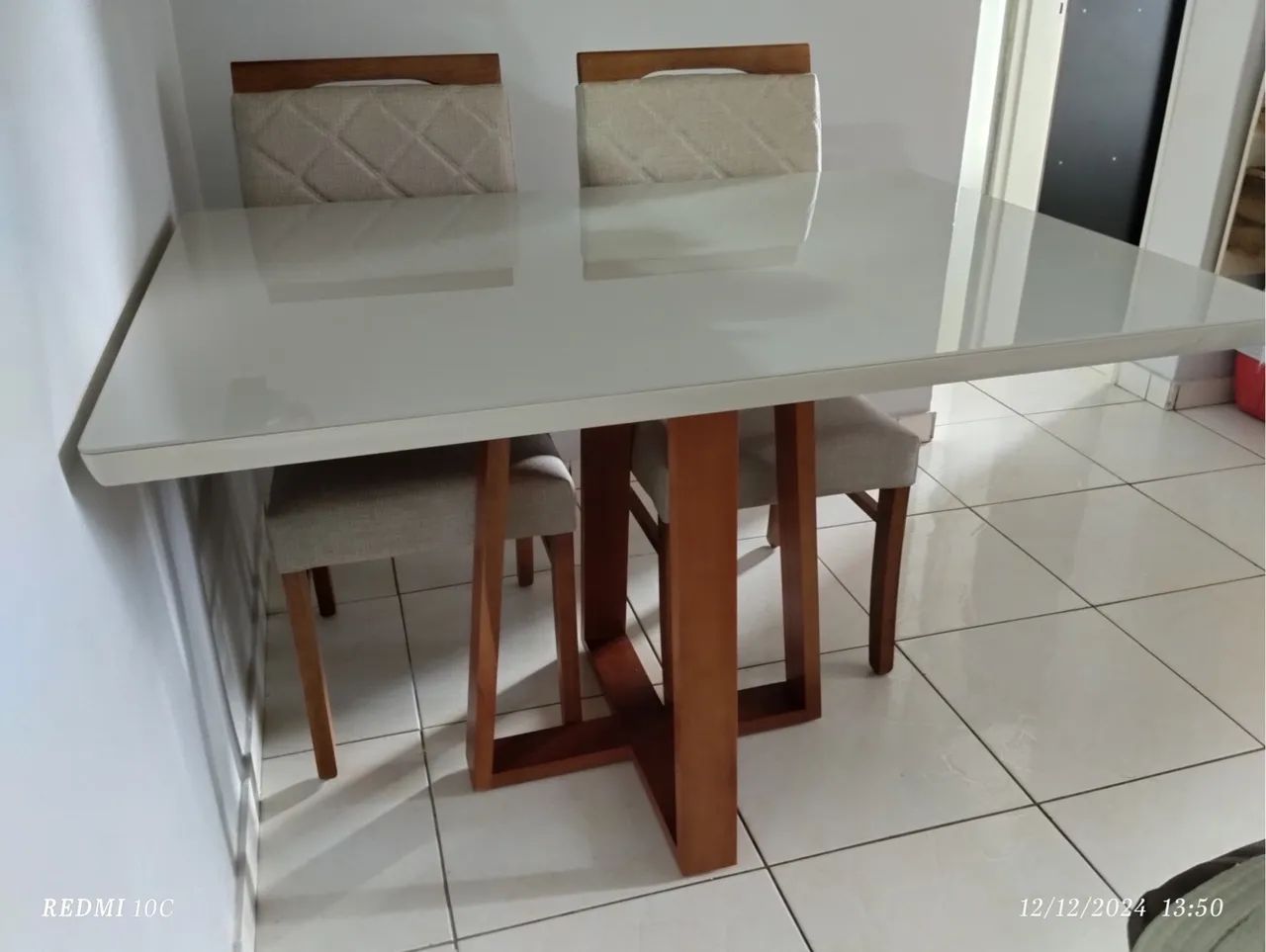 Mesa de Jantar com 4 Cadeiras Elegante resistente de madeira  - Foto 2