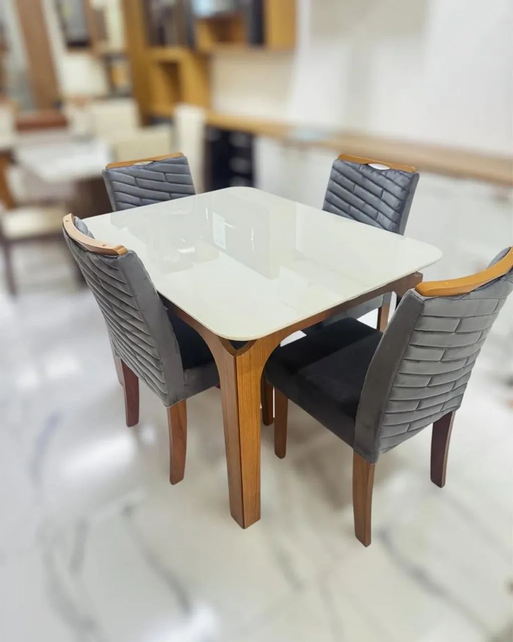 Mesa de Jantar 4 Cadeiras - Tampo de Vidro - Foto 2