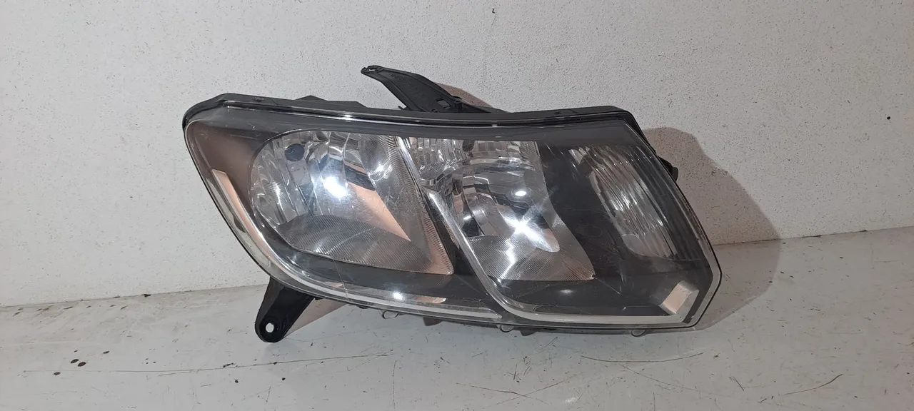 Farol Sandero/ Logan 2014/ 2019 esquerdo COM DETALHE