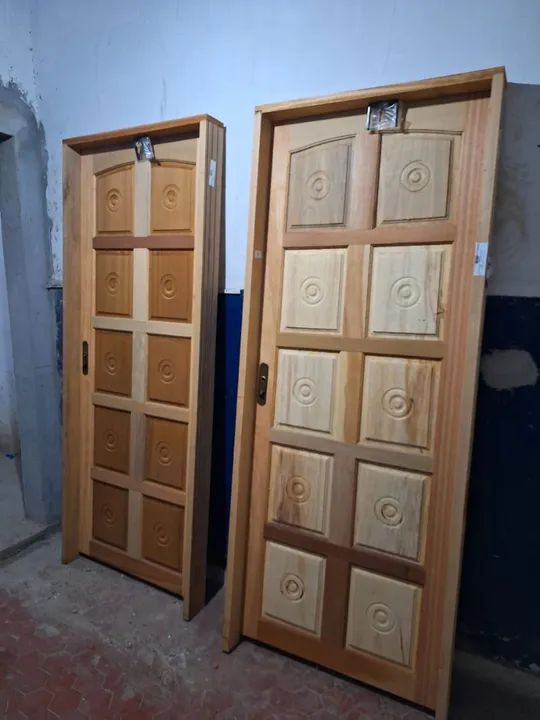 Porta de madeira maciça 80cm x 210cm nova