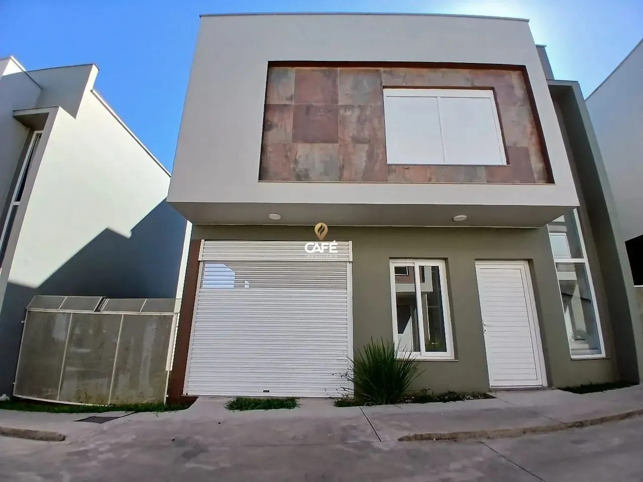 Casa Duplex De 3 Dormitórios, 3 Suítes, Sala De Estar, Cozinha, Área De Serviço,