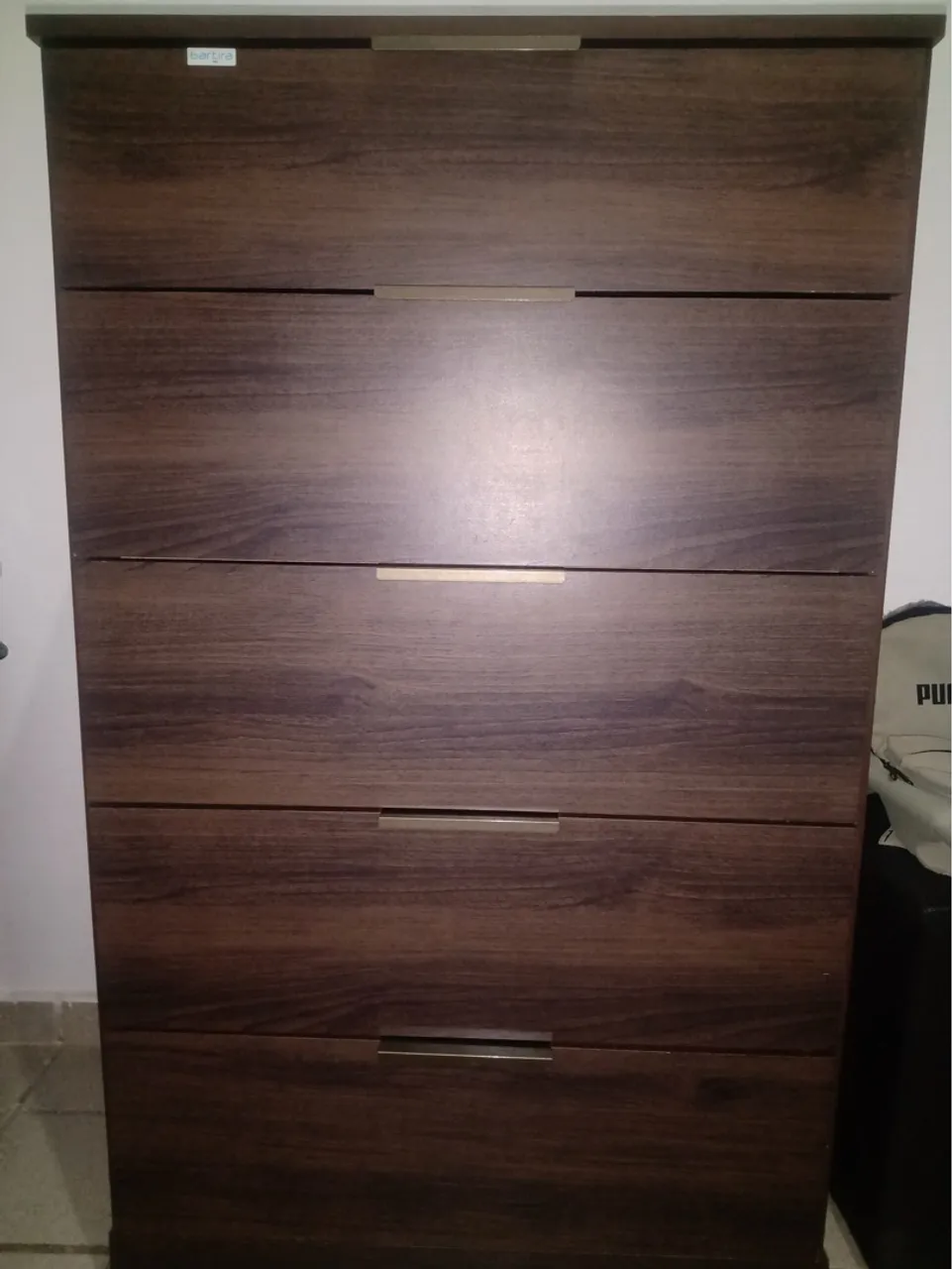 Cômoda moderna com 5 gavetas