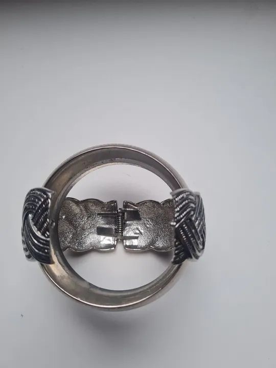 Par de pulseiras de metal - na cor Prata - Foto 5