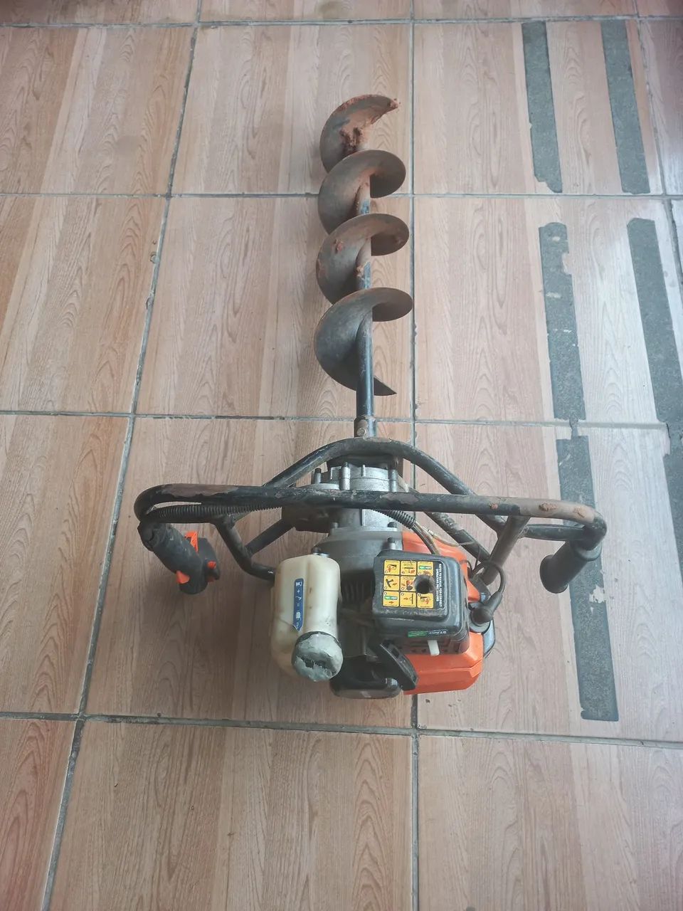 Furadeira de solo