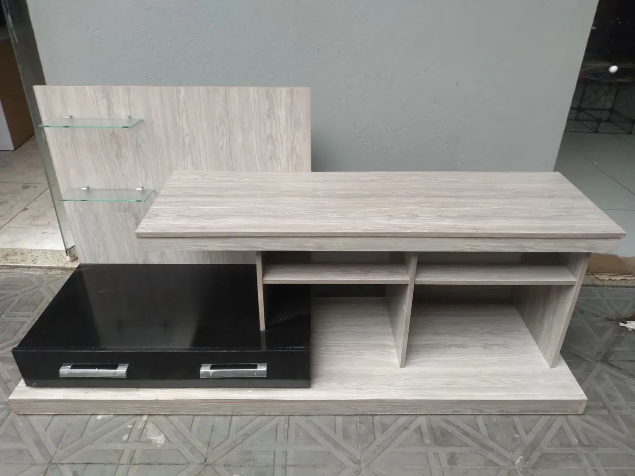 Rack cinza e preto