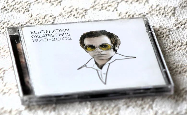 Elton John greatest hits 1970-2002