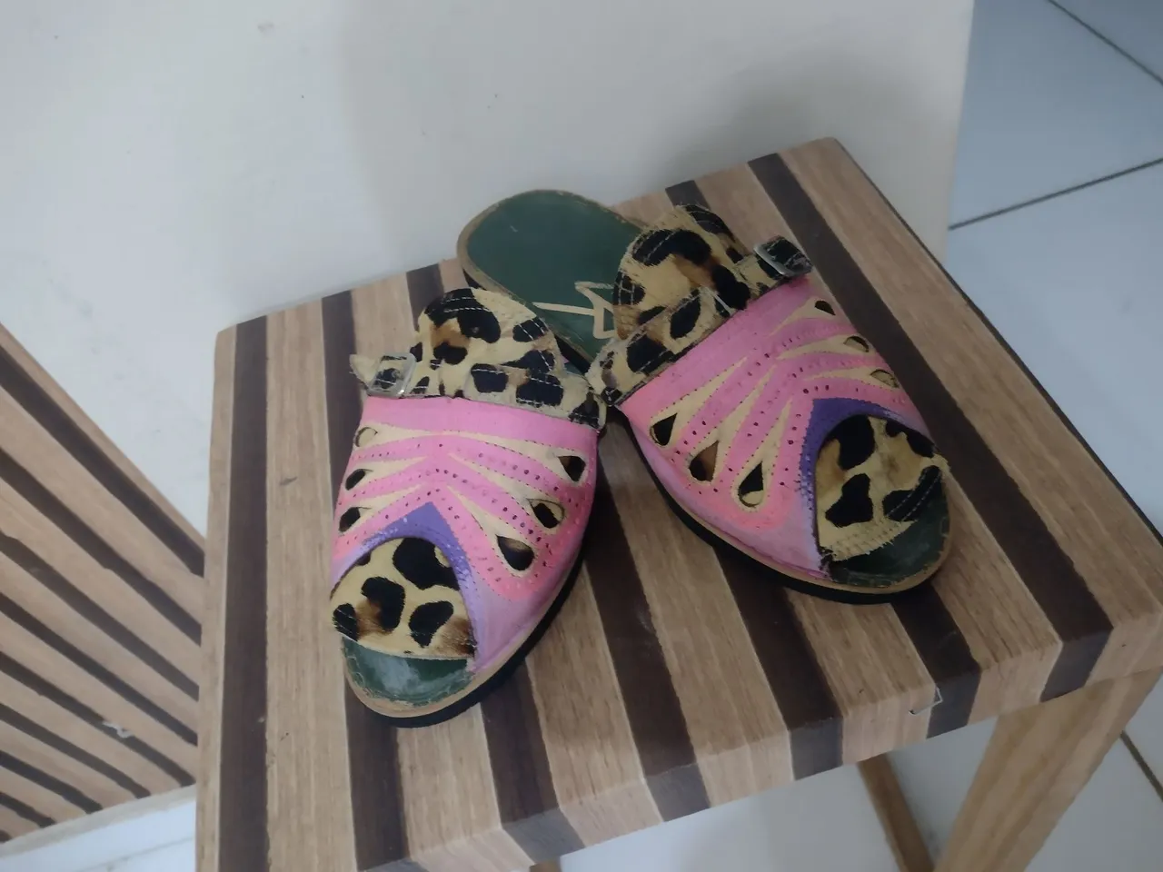 Sandálias Femininas Coloridas e Estilosas