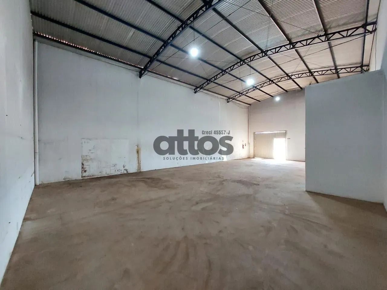 Barracão para Locação em Jardim Ipanema - 180m² por R$ 5.500