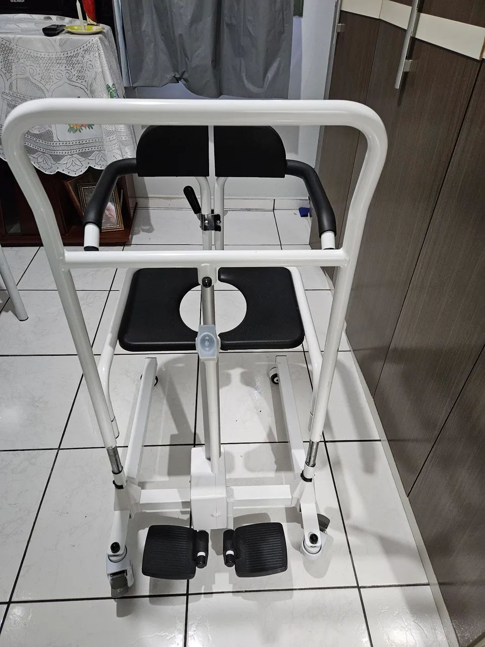 Cadeira de Transferência Multiuso com Elevação Eletrônica. - Foto 3