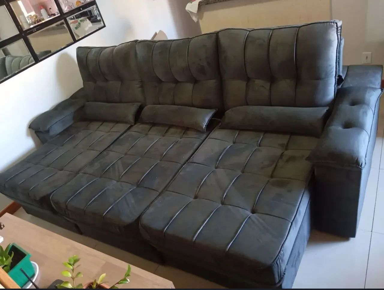Sofá Grande Cinza Confortável e Elegante